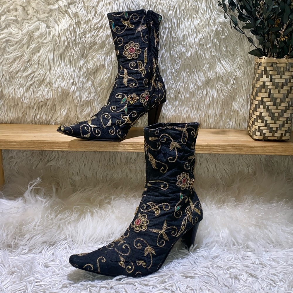 🌺-Equivoco ankle heeled boots-🌺
